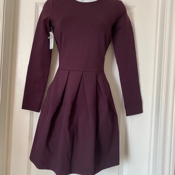 New Aritzia Long Sleeve Pleats Plum Purple Above Knee Dress , NWT - Picture 2 of 7
